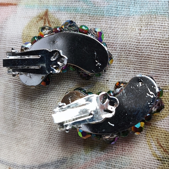 Vintage Blazing Dark Aurora Borealis Rhinestone Clip On Earrings Unsigned - Picture 5 of 9